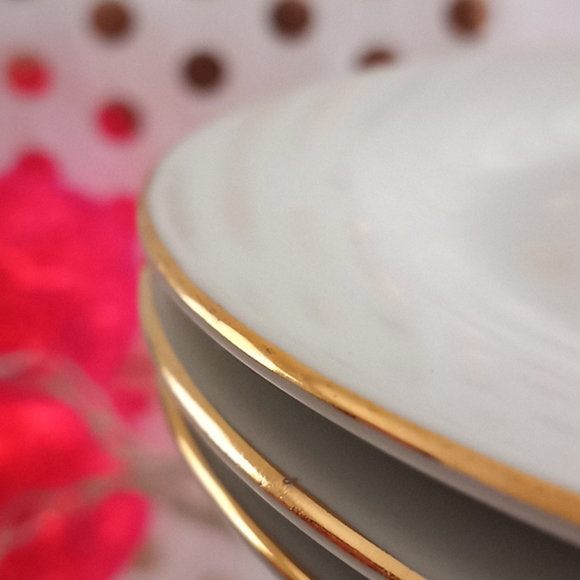 Christmas Tree Plate with gold trim - Picture 4 of 8